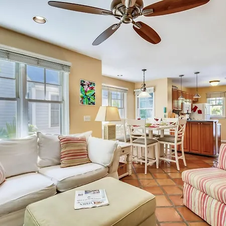 Cottage By The Pool By Avantstay W Balcony Bbq Shared Pool Month Long Stays Only